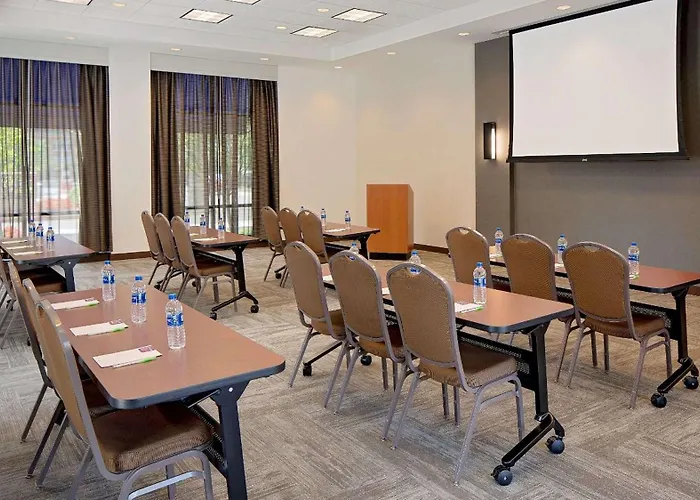 Hyatt Place North Shore Hotel 3*