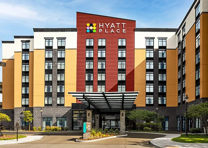 Hyatt Place North Shore 3*